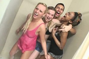 妓女劈开腿让人玩