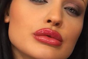 被女王蹂躏下体